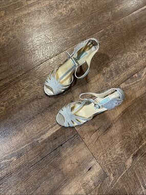 Betsey Johnson Women’s Silver Glitter Peep-Toe Strappy Heels👠 Aqua bottom